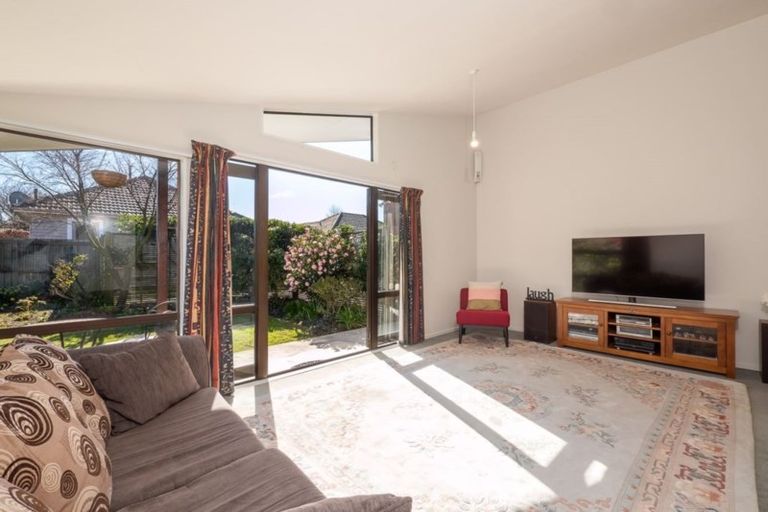 Photo of property in 32a Farquhars Road, Redwood, Christchurch, 8051