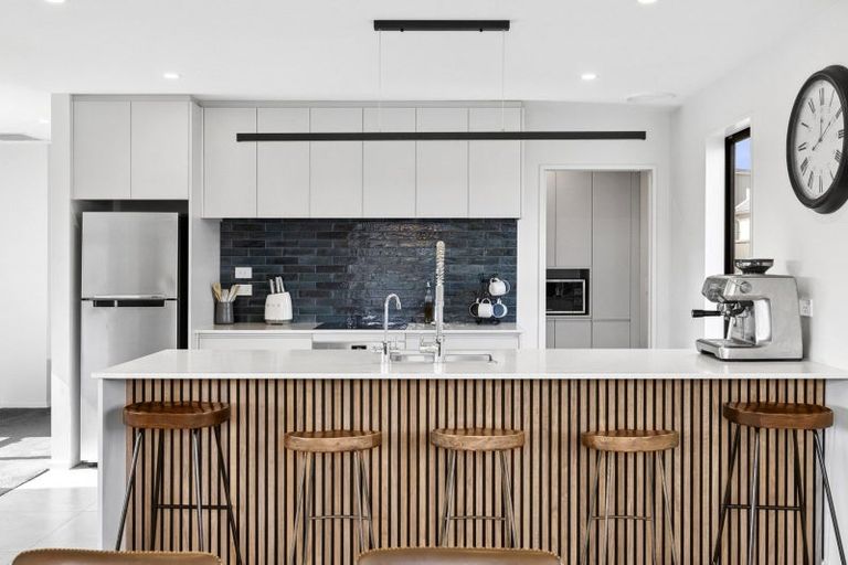 Photo of property in 37 Farrant Drive, Wanaka, 9305