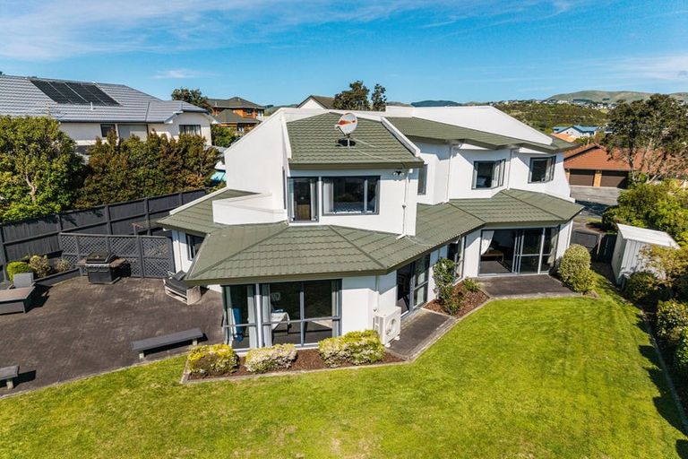 Photo of property in 21 Joseph Banks Drive, Whitby, Porirua, 5024
