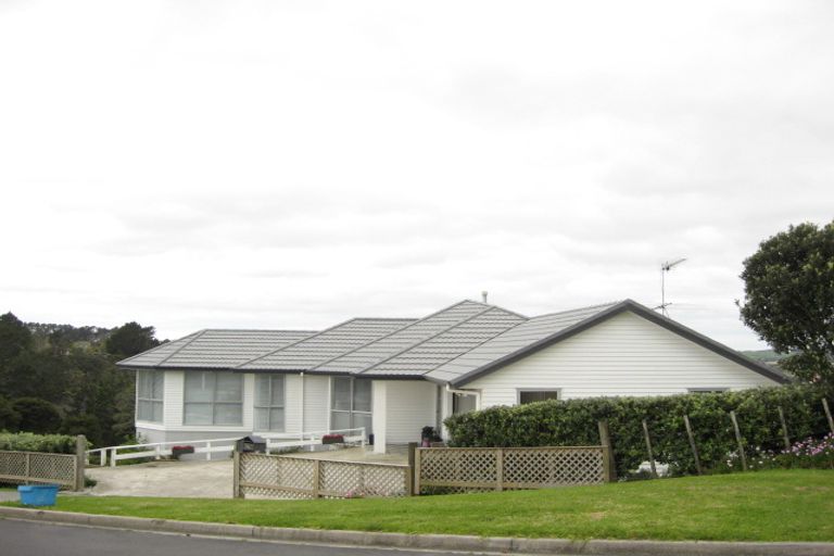 Photo of property in 1/4 Roberts Road, Matakatia, Whangaparaoa, 0930