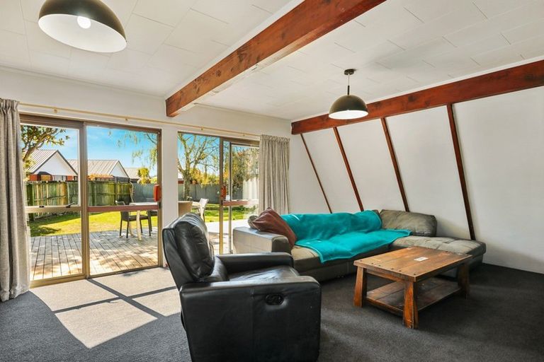 Photo of property in 6a Hurst Place, Parklands, Christchurch, 8083