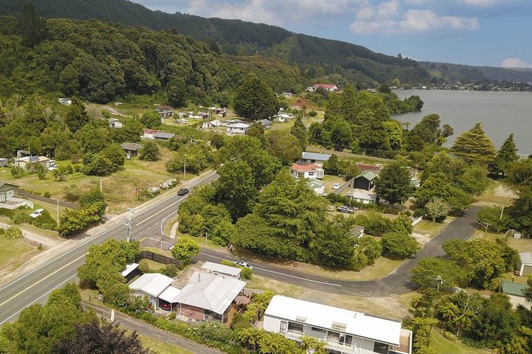 Photo of property in 2 Emery Road, Rotoiti Forest, Rotorua, 3074