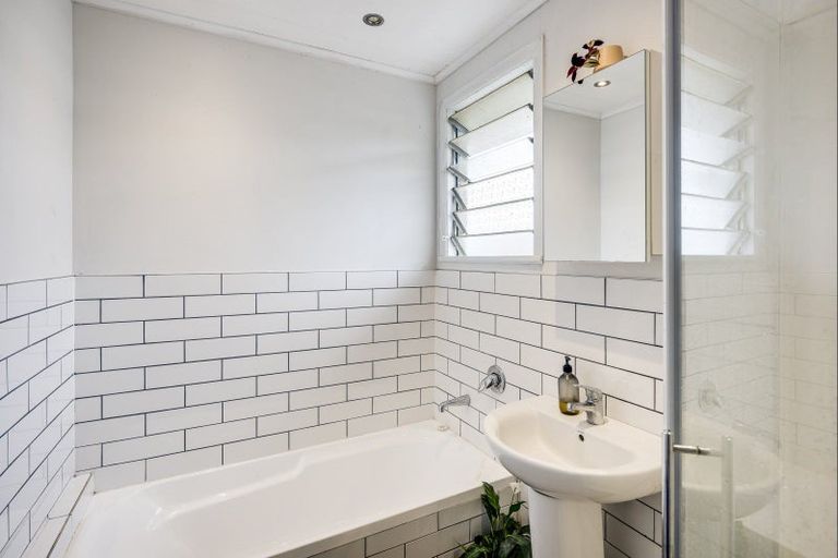 Photo of property in 10 Lipscombe Crescent, Havelock North, 4130