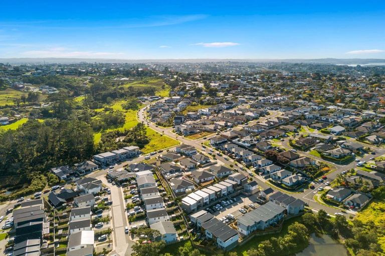 Photo of property in 132 Tiriwa Drive, Massey, Auckland, 0614