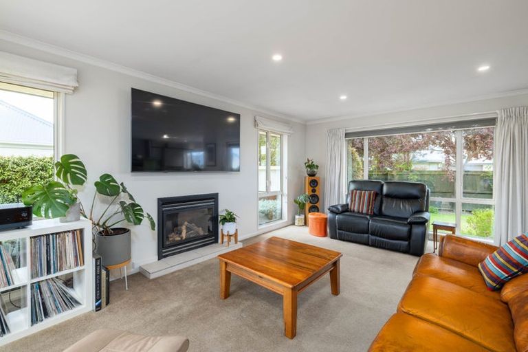 Photo of property in 8 Napoleon Close, Harewood, Christchurch, 8051