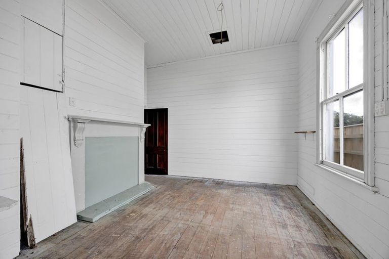 Photo of property in 15 Cornwall Street, Eltham, 4322