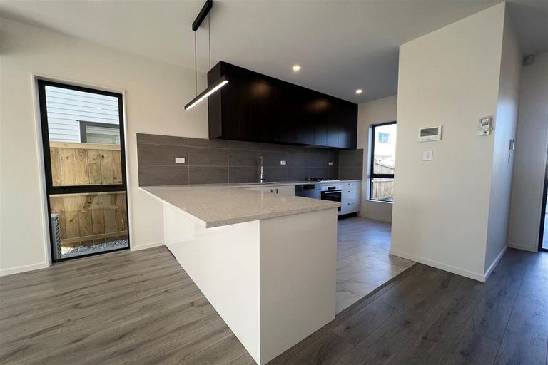 Photo of property in 127 Walters Road, Papakura, Takanini, 2110