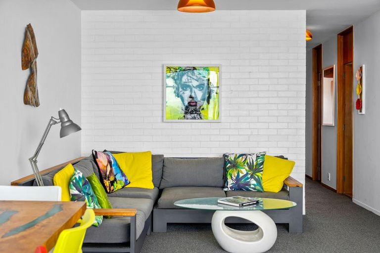 Photo of property in Seaview Apartments, 10/64 Milford Road, Milford, Auckland, 0620