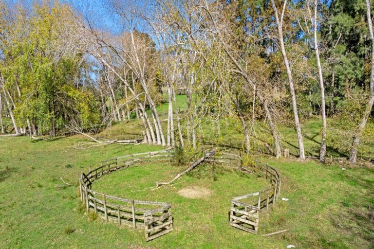 Photo of property in 200 Awa Road, Kumeu, 0891