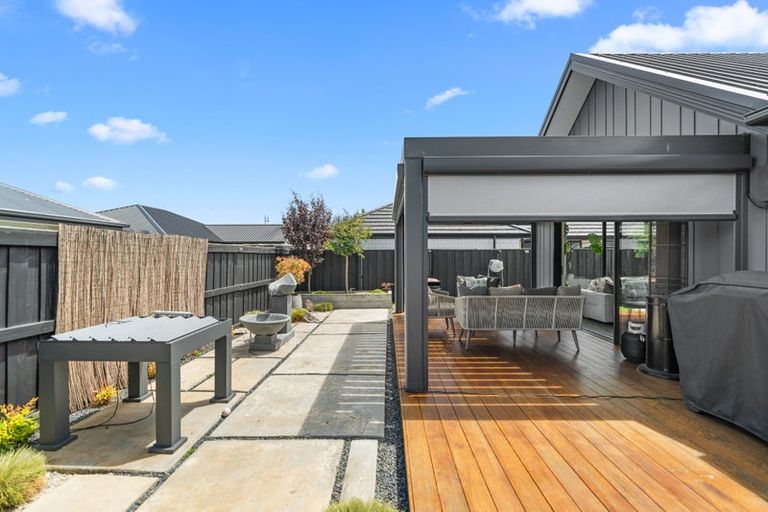 Photo of property in 6 Fairbairn Close, Halswell, Christchurch, 8025