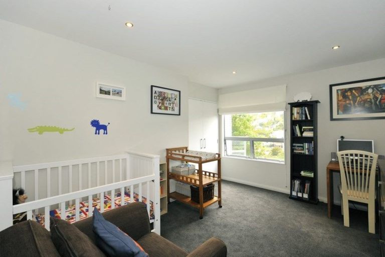 Photo of property in 21 Kopiko Way, Brooklyn, Wellington, 6021