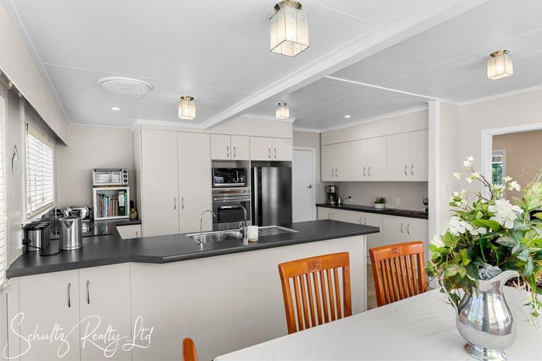 Photo of property in 25 Whaka Street, Maungaturoto, 0520