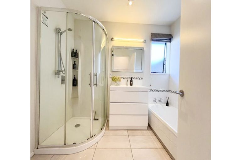 Photo of property in 3/118a Sawyers Arms Road, Northcote, Christchurch, 8052