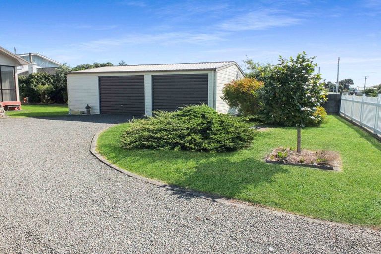 Photo of property in 22 Shortt Street, Foxton Beach, Foxton, 4815
