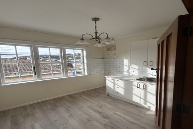 Photo of property in 227 The Parade, Island Bay, Wellington, 6023