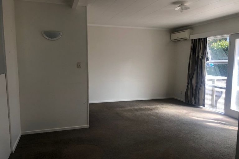 Photo of property in 2/20 Sheridan Drive, New Lynn, Auckland, 0600