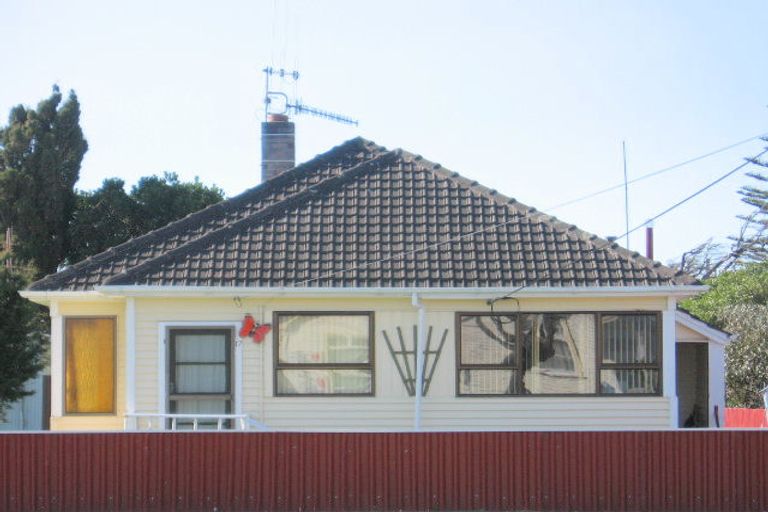 Photo of property in 17 Avenue Road, Foxton, 4814