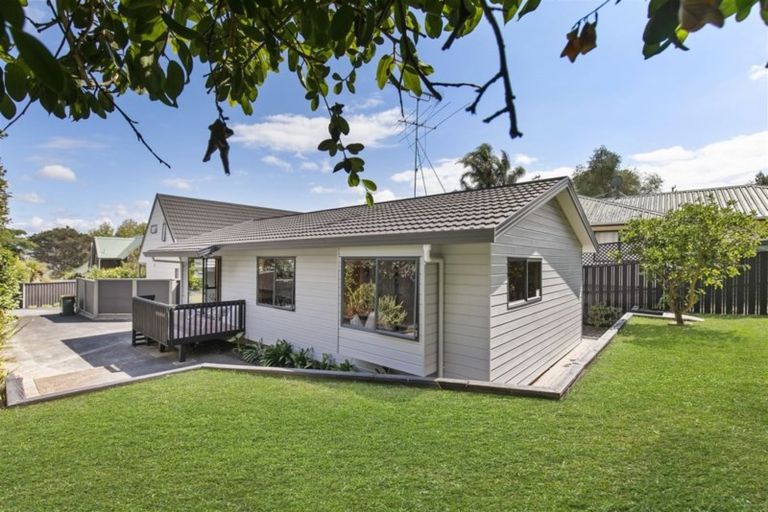 Photo of property in 39 Catalina Crescent, Forrest Hill, Auckland, 0620