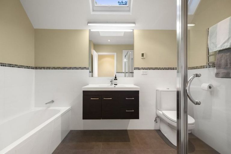 Photo of property in 33 Bernard Magnus Lane, Greenhithe, Auckland, 0632