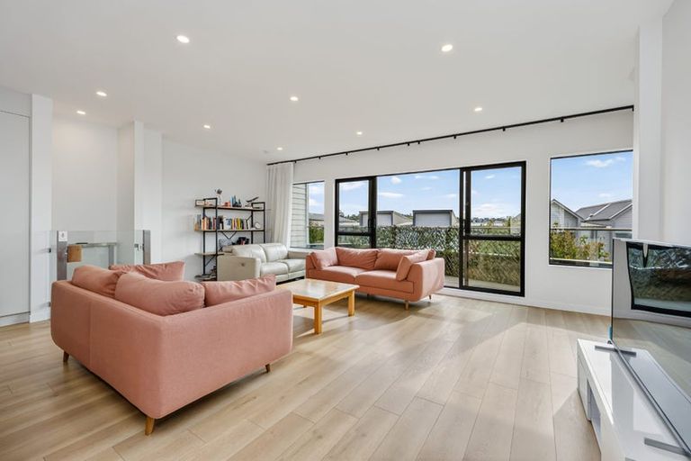 Photo of property in 6 Moki Place, Long Bay, Auckland, 0630