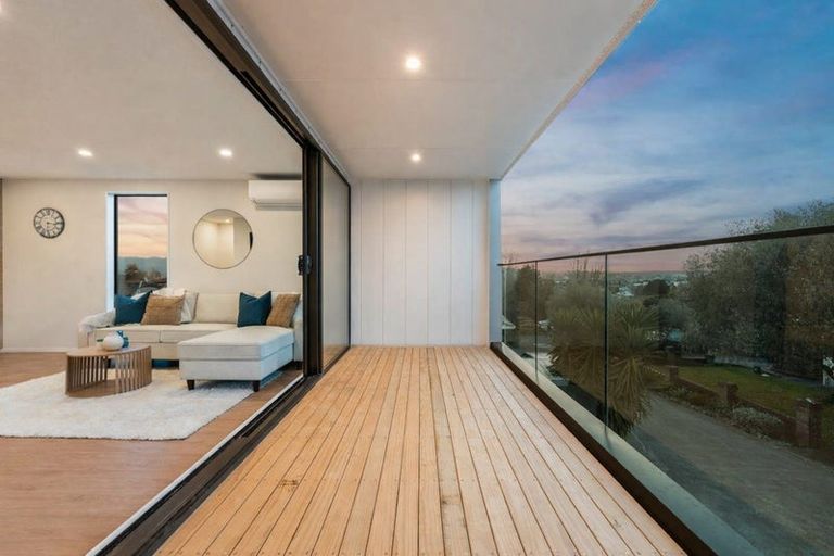 Photo of property in 4202d Great North Road, Glendene, Auckland, 0602