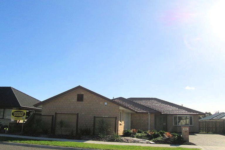 Photo of property in 10 Gandalf Crescent, Paraparaumu, 5032