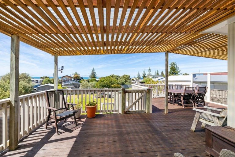Photo of property in 61 Pinedale Crescent, Riversdale Beach, Masterton, 5872