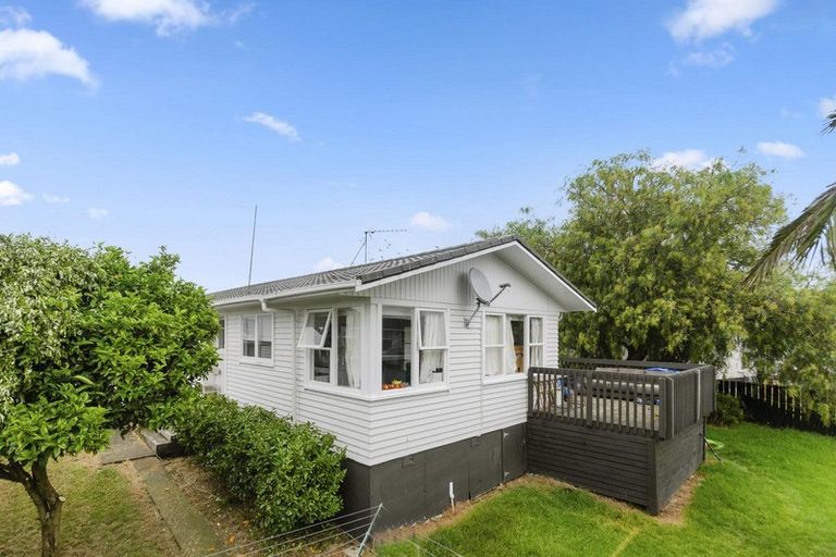 Photo of property in 24 Ronald Place, Manurewa, Auckland, 2102