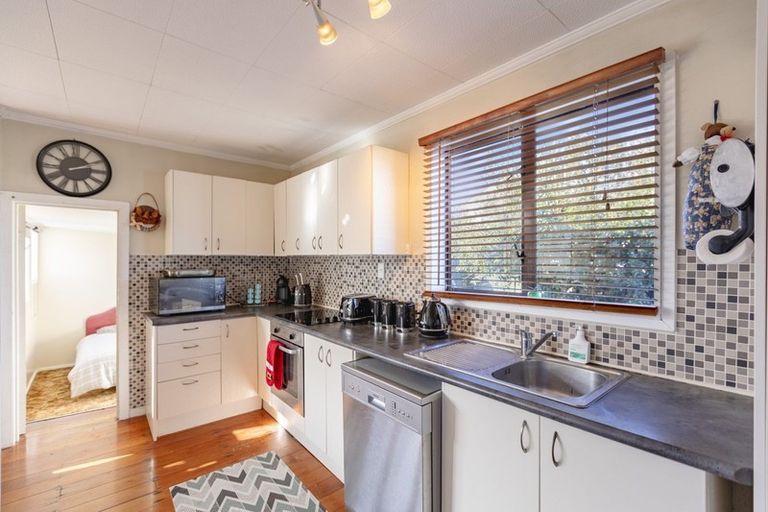 Photo of property in 33 Bowling Road, Greenmeadows, Napier, 4112