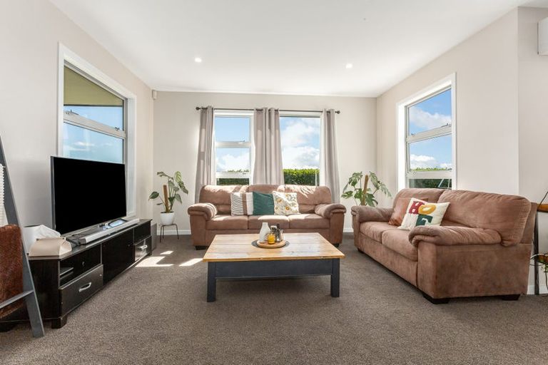 Photo of property in 87 Endeavour Drive, Whitby, Porirua, 5024