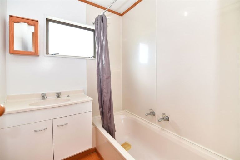 Photo of property in 22 Tindalls Bay Road, Tindalls Beach, Whangaparaoa, 0930