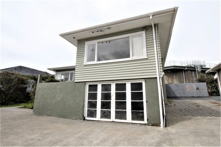 Photo of property in 519a East Coast Road, Murrays Bay, Auckland, 0630