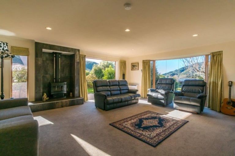 Photo of property in 14 Ranui Street, Waikawa, Picton, 7220