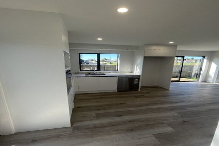 Photo of property in 13a Edinburgh Avenue, Rosehill, Papakura, 2113