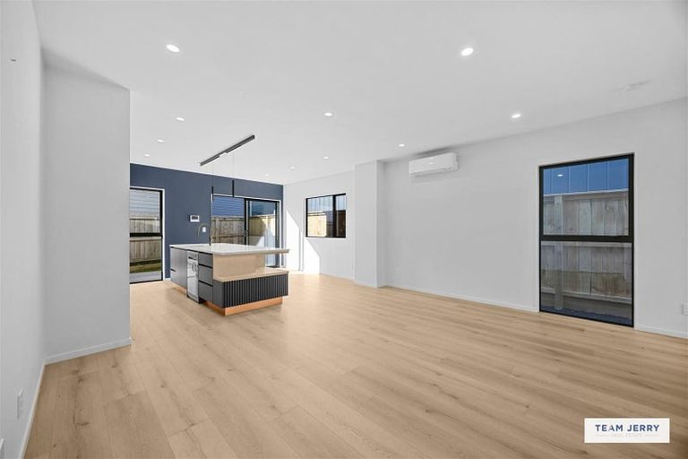 Photo of property in 339c Bucklands Beach Road, Bucklands Beach, Auckland, 2012