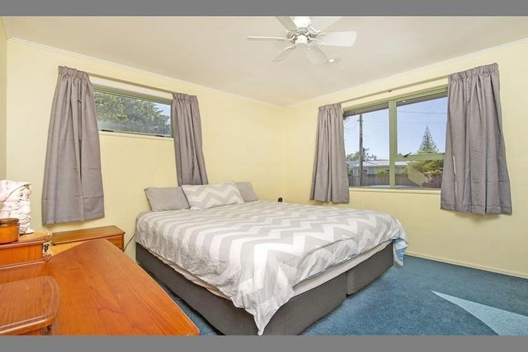 Photo of property in 85 Gloria Avenue, Te Atatu Peninsula, Auckland, 0610