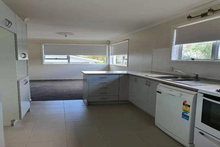 Photo of property in 41 Triangle Road, Massey, Auckland, 0614