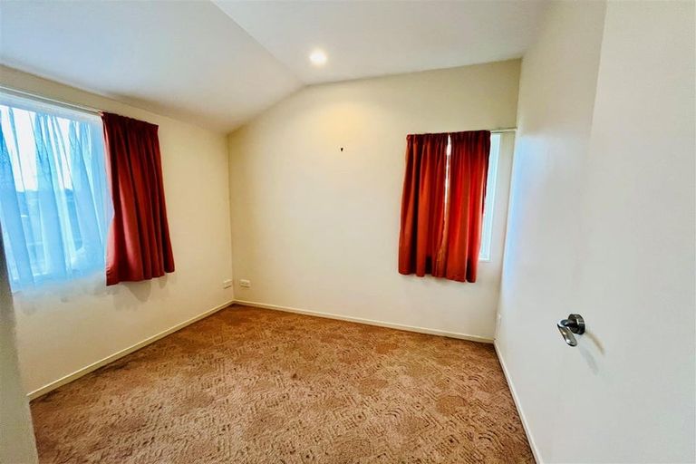 Photo of property in 106a Golf Road, New Lynn, Auckland, 0600