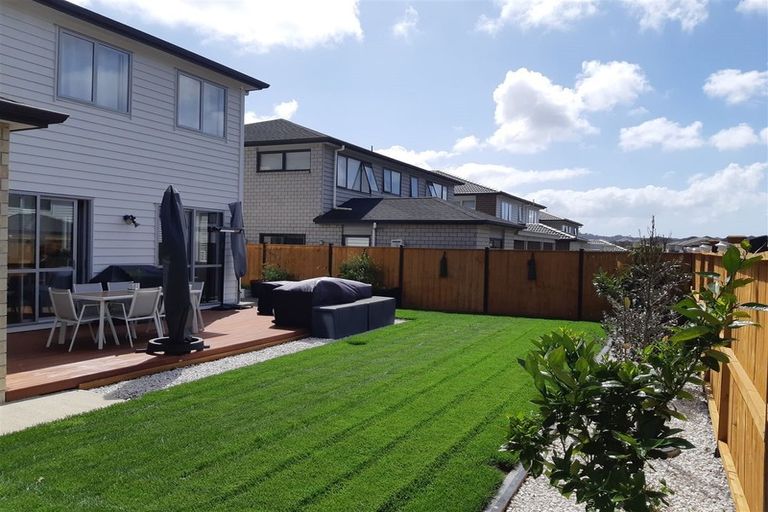 Photo of property in 20 Drumbuoy Drive, Flat Bush, Auckland, 2019