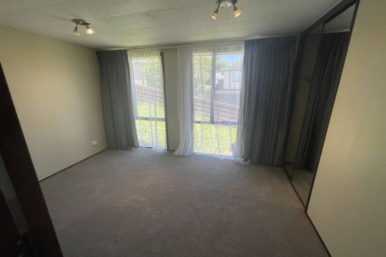 Photo of property in 2/668 Beach Road, Browns Bay, Auckland, 0630