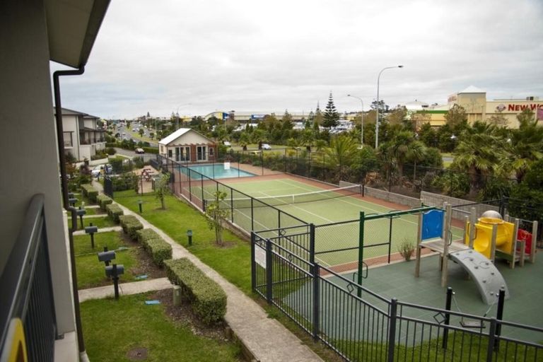 Photo of property in 3/25 Opito Way, East Tamaki, Auckland, 2013