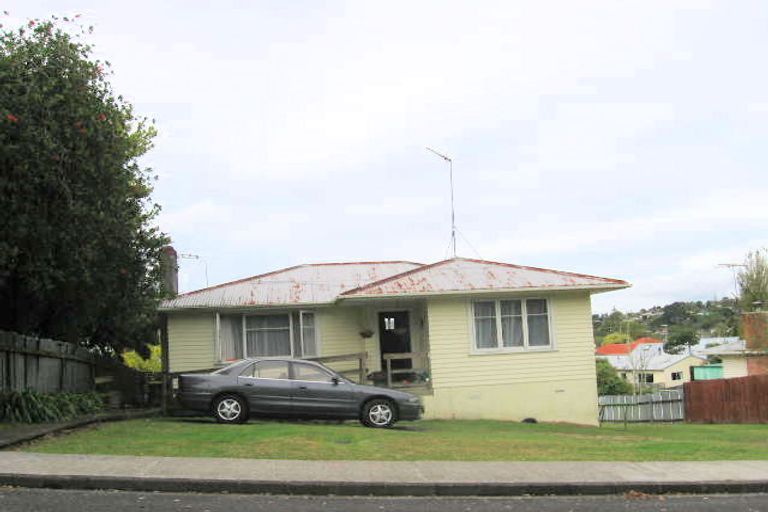 Photo of property in 2 Surat Place, Glen Eden, Auckland, 0602
