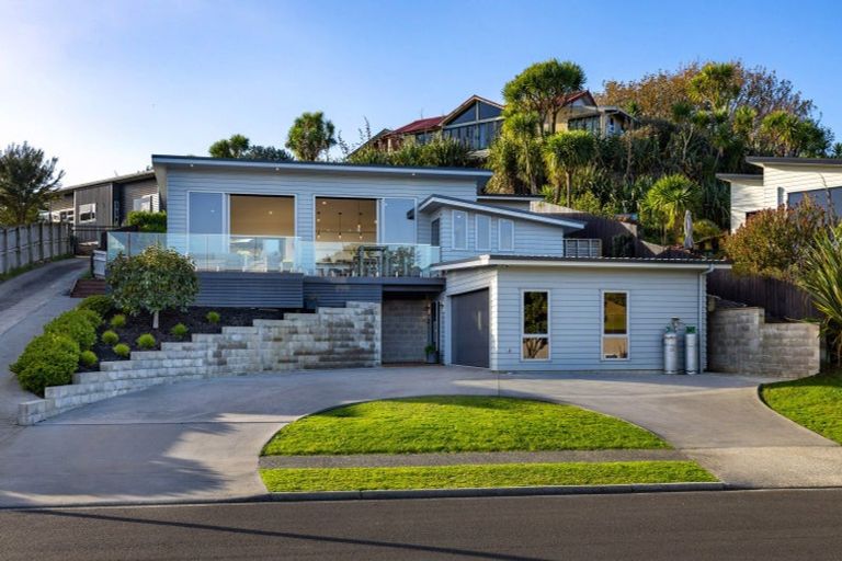 Photo of property in 24 Robertson Street, Raglan, 3225