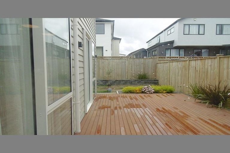 Photo of property in 26 Craigs Way, Hobsonville, Auckland, 0616