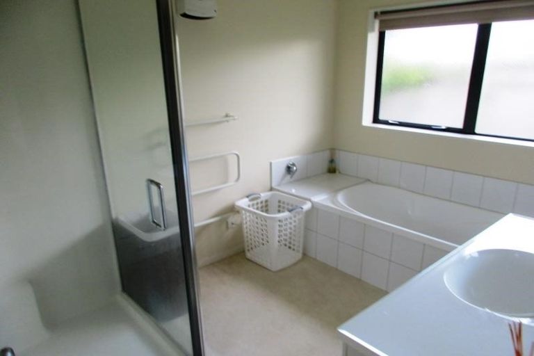 Photo of property in 4b Georgia Grove, Paraparaumu, 5032