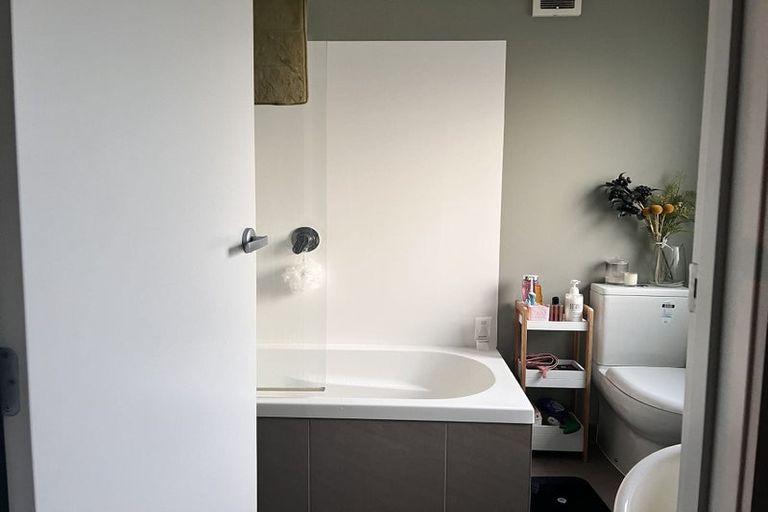 Photo of property in 8 September Place, Forrest Hill, Auckland, 0620