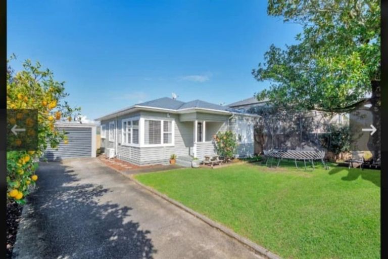 Photo of property in 2/24 Miller Road, Mangere Bridge, Auckland, 2022