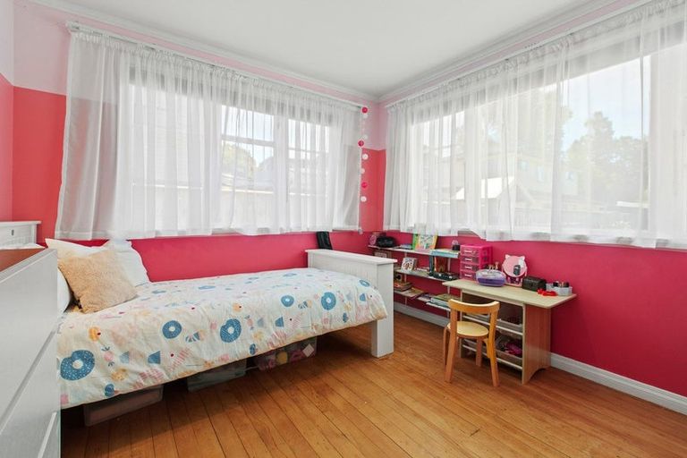 Photo of property in 39 Tiromoana Road, Raumati South, Paraparaumu, 5032