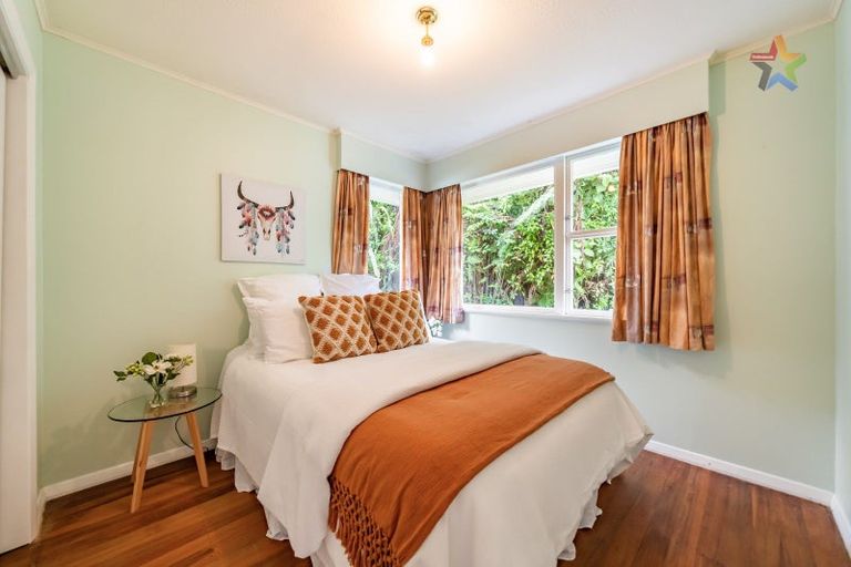 Photo of property in 27 Magnolia Grove, Maungaraki, Lower Hutt, 5010