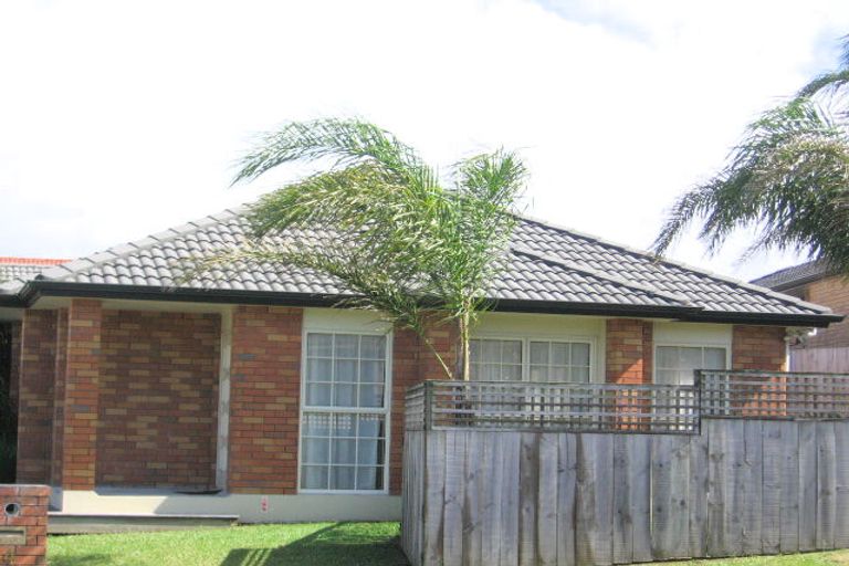 Photo of property in 6 Bundoran Way, Pinehill, Auckland, 0632